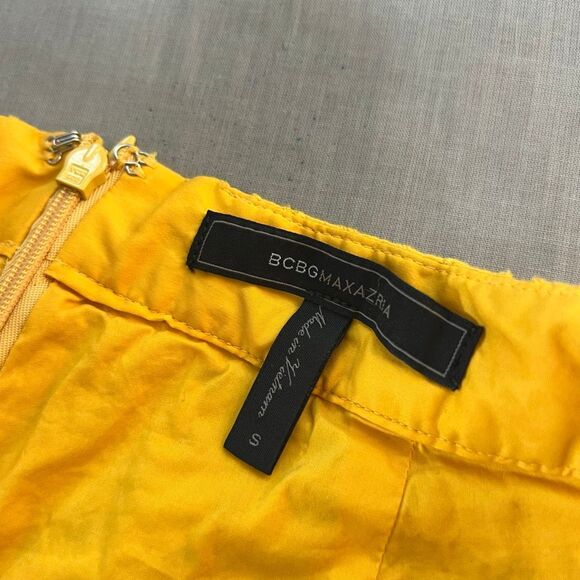BCBG Maxazaria Yellow Eyelet Embroidery Pleated Front Dress Shorts Size Small - Picture 6 of 8